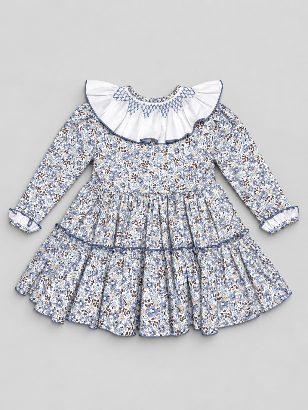 Sofia blaues gesmoktes Kleid mit Blumenmuster