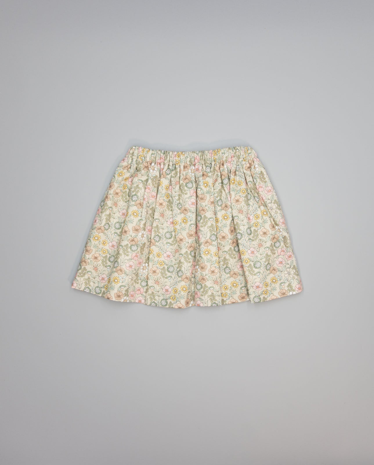 Beige floral viella gathered skirt with pockets trimmed in beige piping