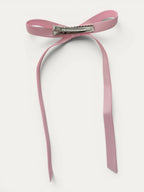 Classic long grosgrain bow clip for girls in Light Pink; pastel tone, elegant silhouette, made in Spain and shipped from Switzerland.