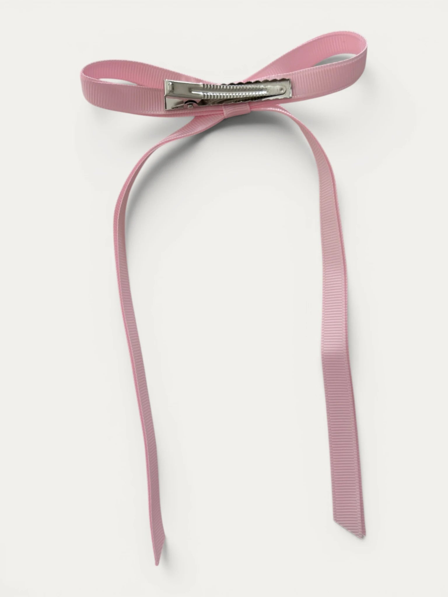 Classic long grosgrain bow clip for girls in Light Pink; pastel tone, elegant silhouette, made in Spain and shipped from Switzerland.
