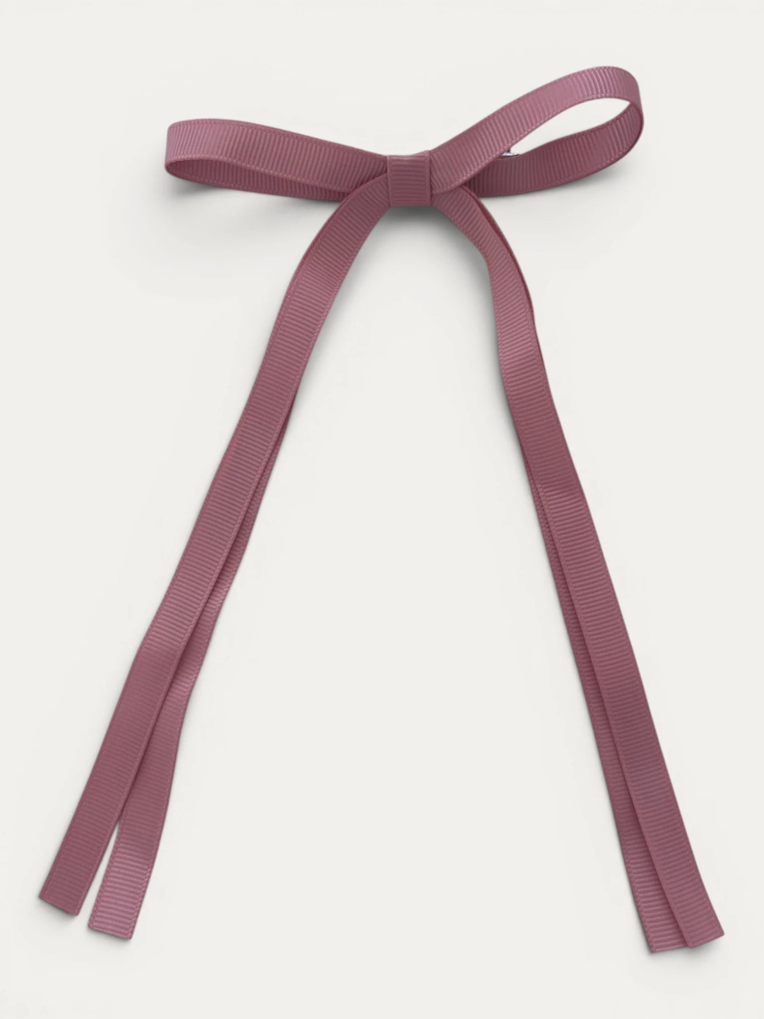 Classic long grosgrain bow clip for girls in French Rose; soft tone, elegant silhouette, made in Spain and shipped from Switzerland.