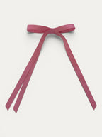 Classic long grosgrain bow clip for girls in Antique Rose; vintage tone, elegant silhouette, made in Spain and shipped from Switzerland.