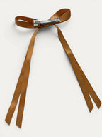 Classic long grosgrain bow clip for girls in Curry; warm tone, elegant silhouette, made in Spain and shipped from Switzerland.