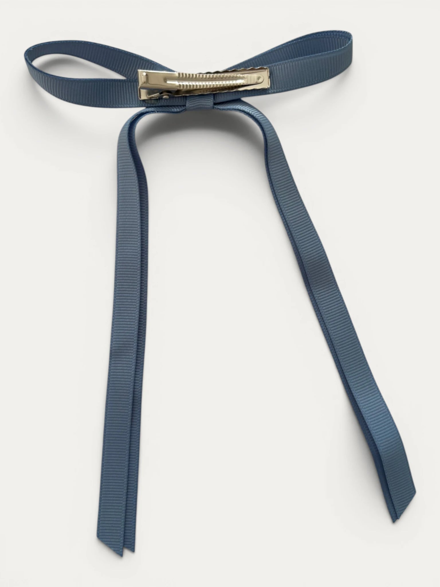 Classic long grosgrain bow clip for girls in French Blue; elegant silhouette, made in Spain and shipped from Switzerland.