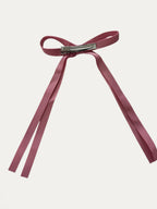 Classic long grosgrain bow clip for girls in French Rose; soft tone, elegant silhouette, made in Spain and shipped from Switzerland.