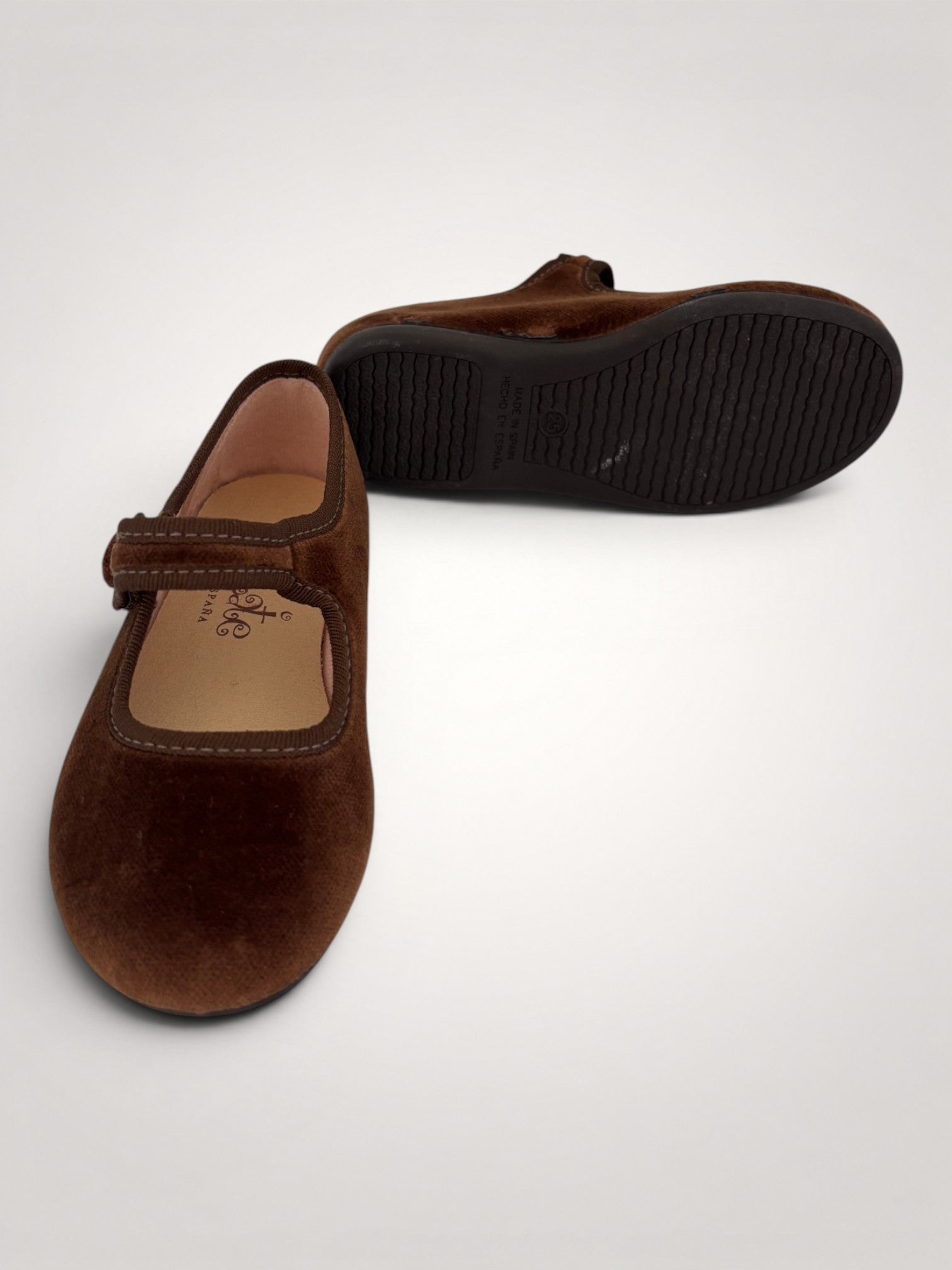 Mary Jane en velours marron avec bouton