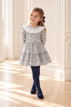 Sofia blaues gesmoktes Kleid mit Blumenmuster